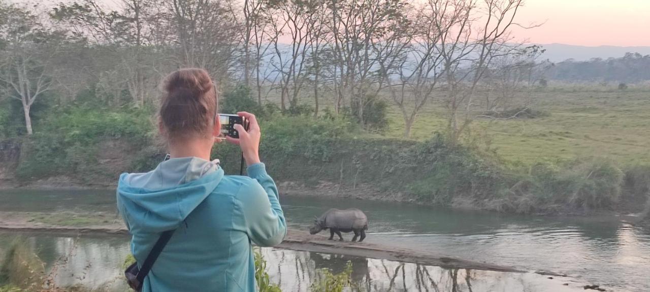 Hotel Rhino Land, Sauraha Extérieur photo